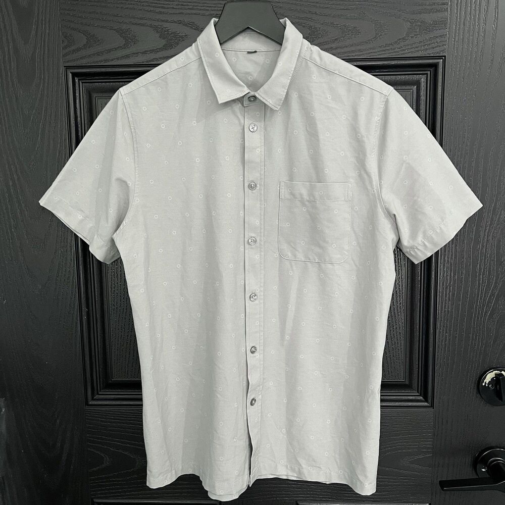 Vuori Men’s Short Sleeve Button Shirt Size Small Light Grey